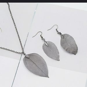 Leaf necklace and earring set
